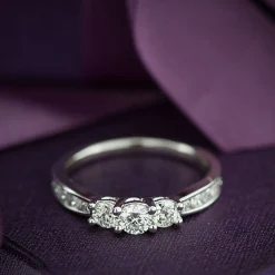 Ikuma Canadian Diamond 3-Stone Ring 14K Hot